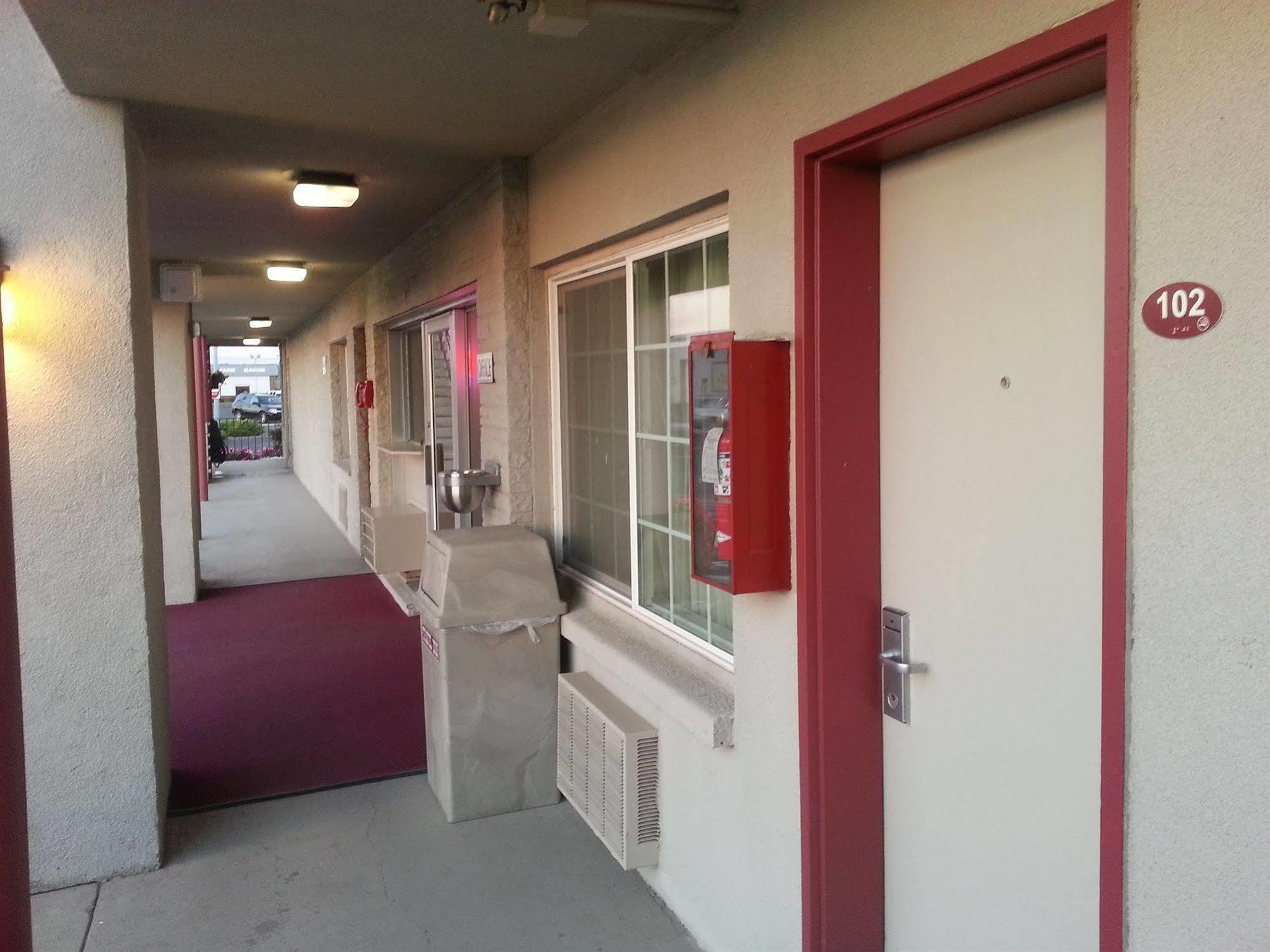 Econo Lodge Moses Lake Exterior photo